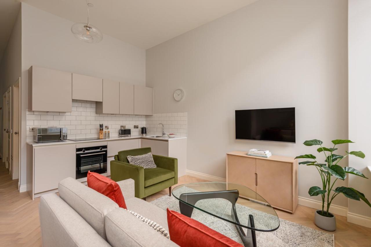 Deluxe One-Bedroom Apartment,1160163825:JPEG
