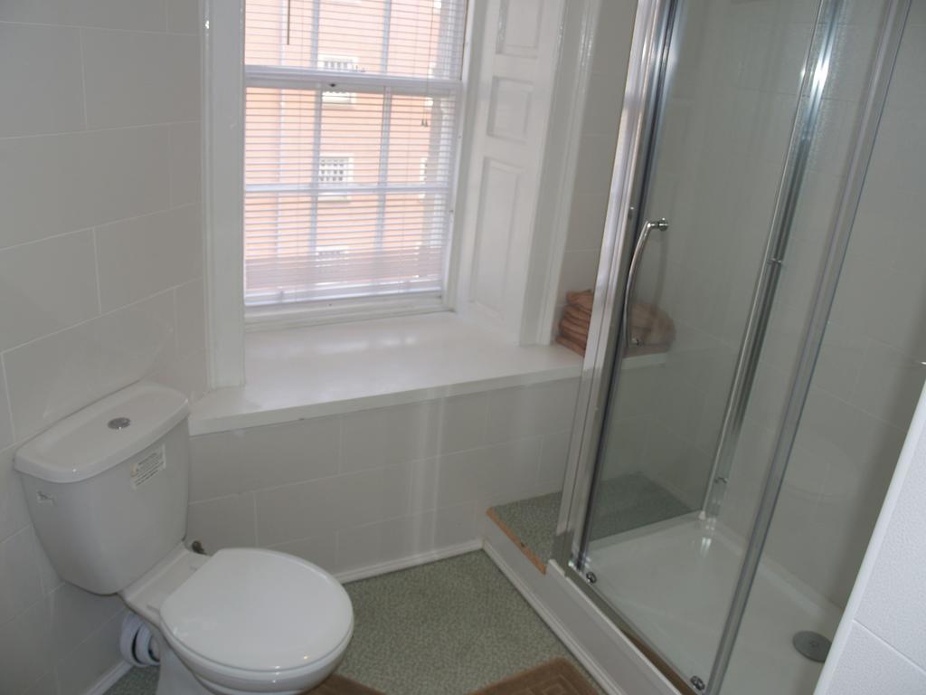 One-Bedroom Apartment 6