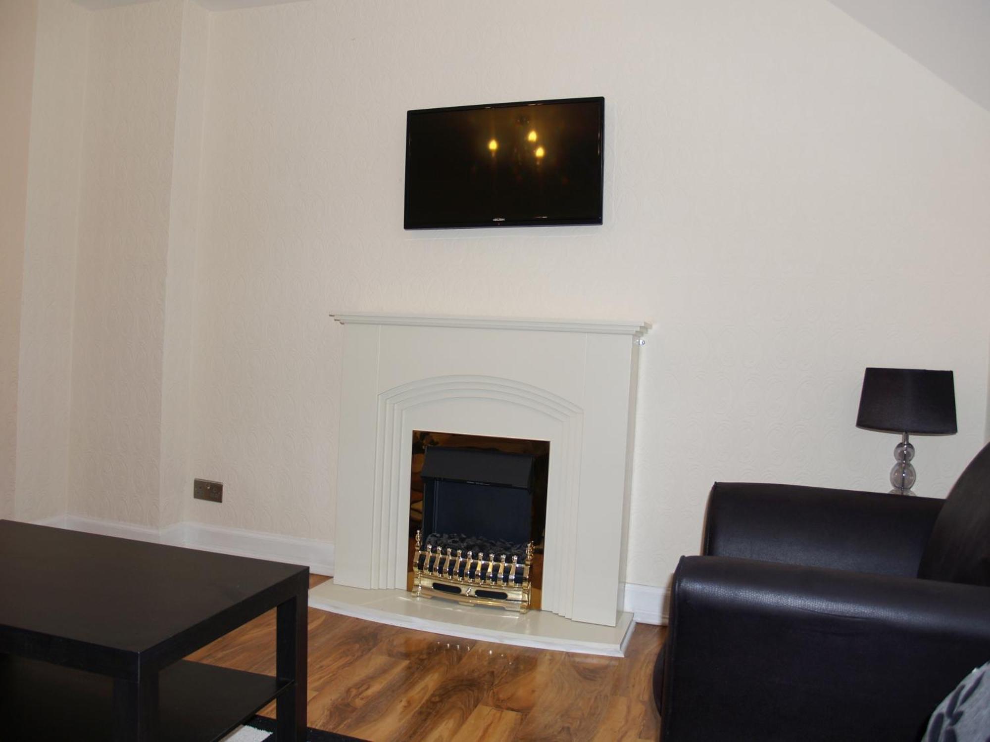 One-Bedroom Apartment 6