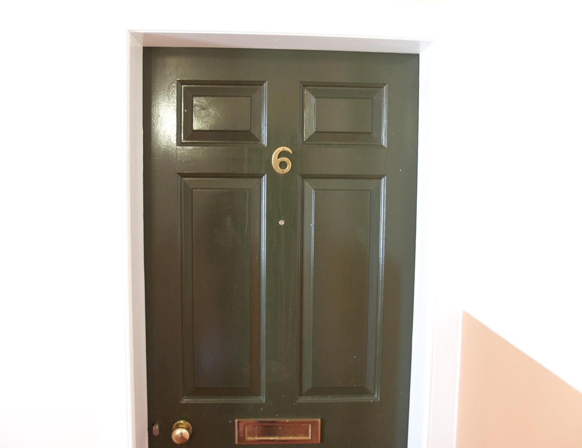 One-Bedroom Apartment 6