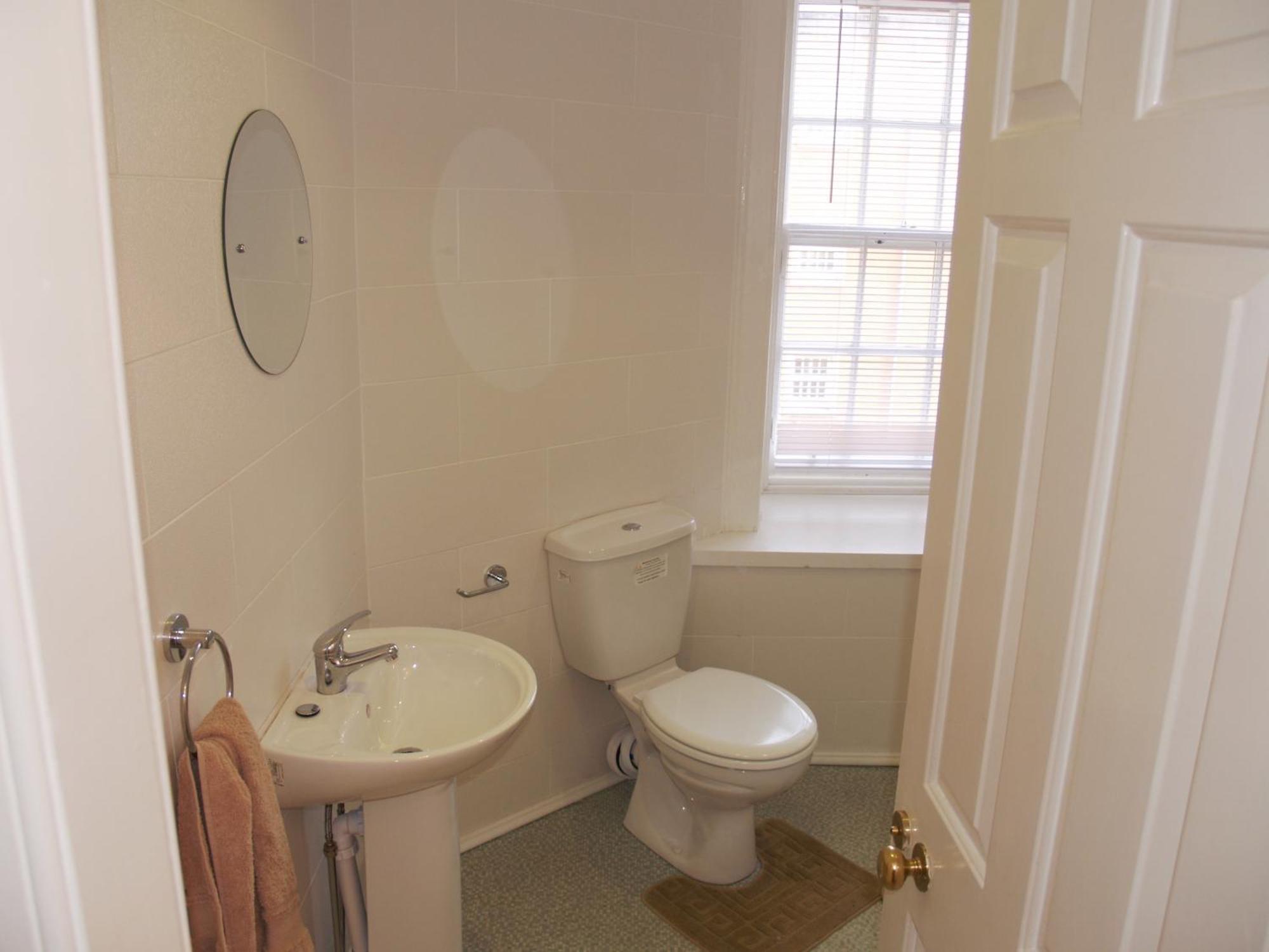 One-Bedroom Apartment 6