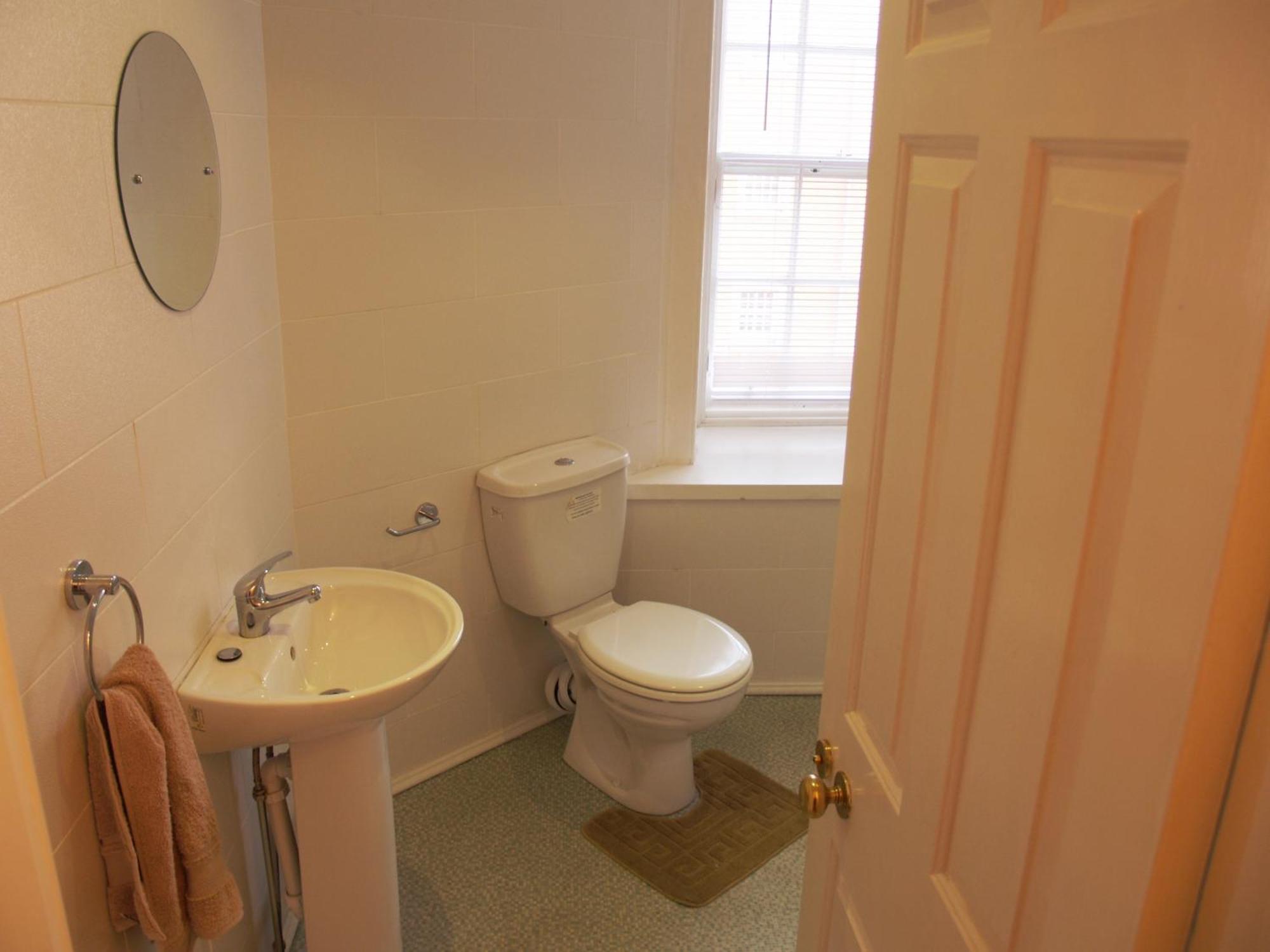 One-Bedroom Apartment 6