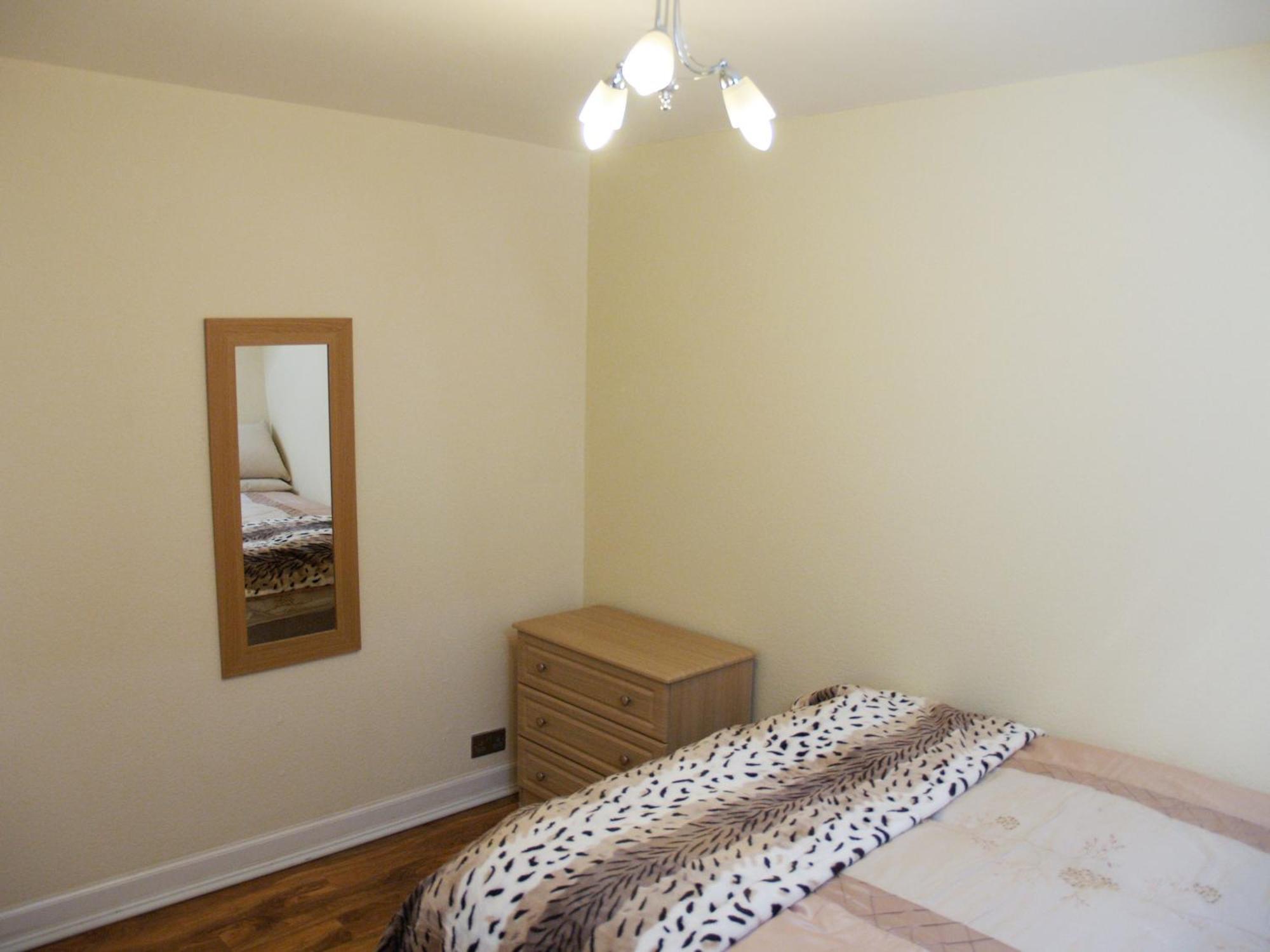 One-Bedroom Apartment 5