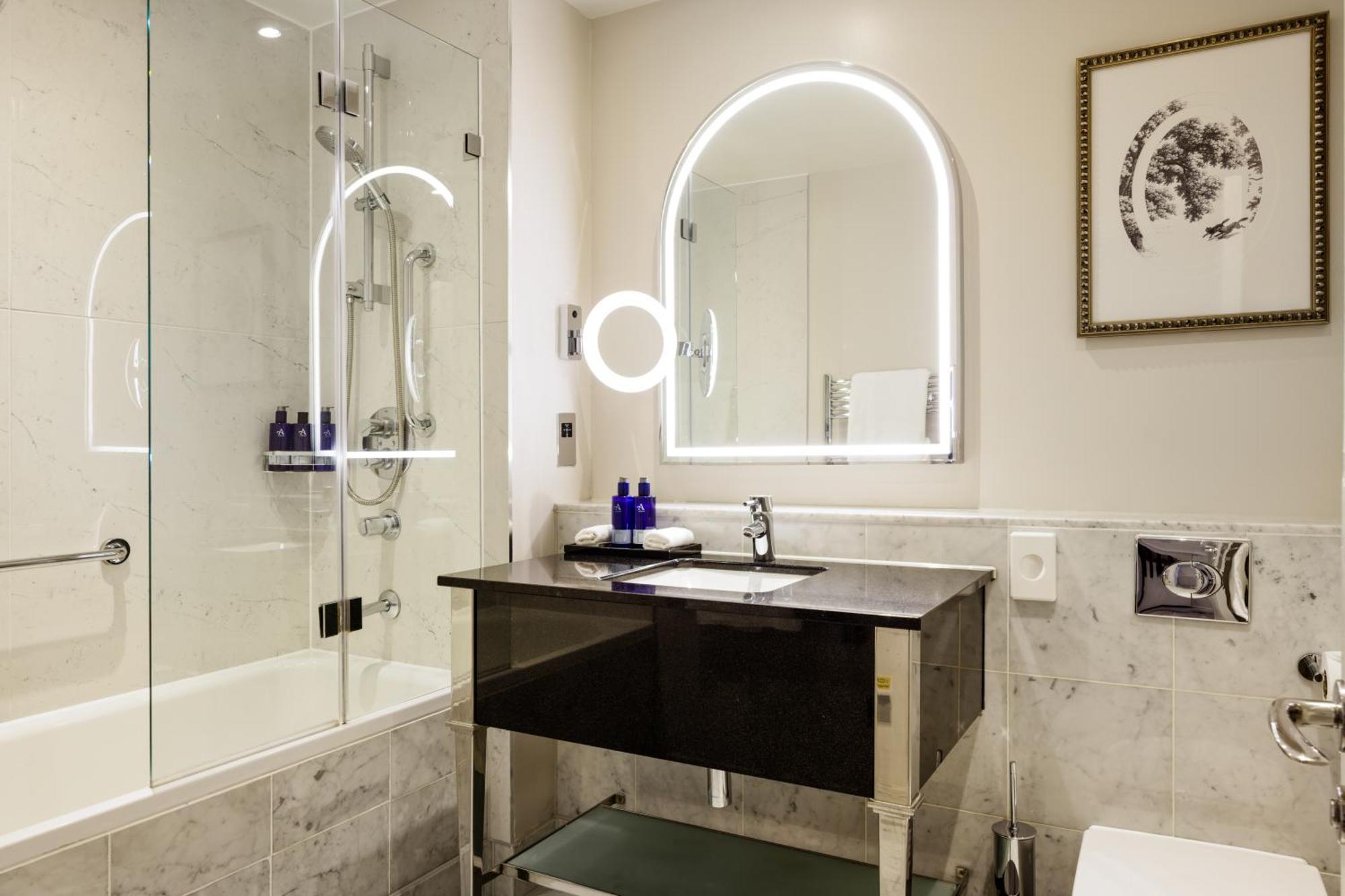 Premier Queen Room