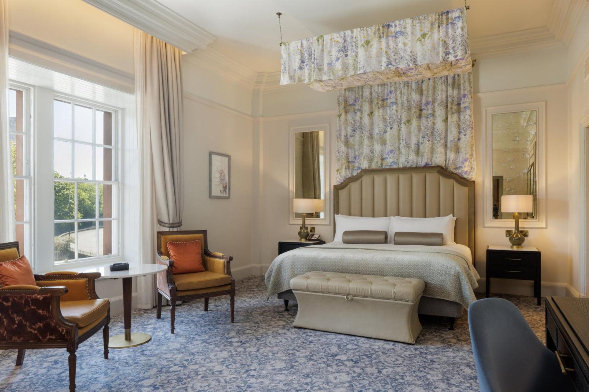One-Bedroom King Suite with Castle View,1681717623:JPEG
