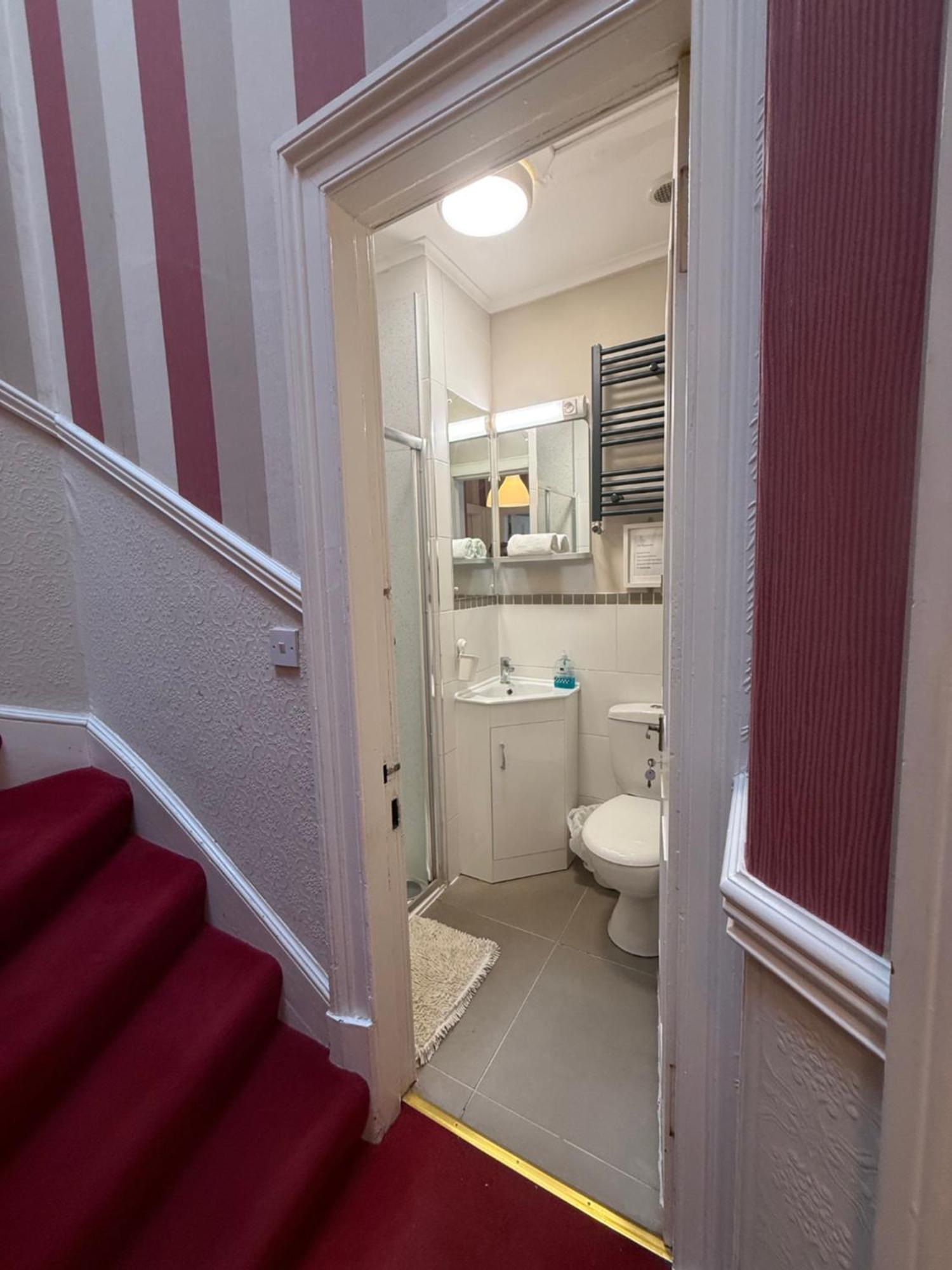 Double Room Private External Bathroom,1746835056:JPEG