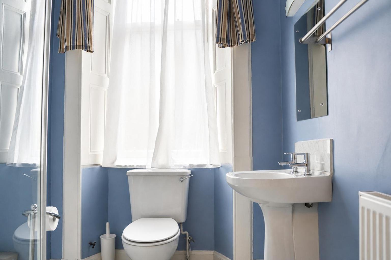 Single Room Private External Bathroom
