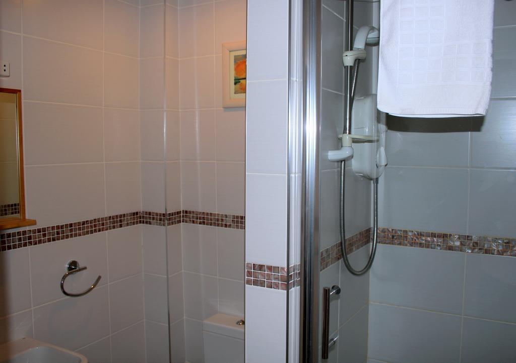 Room 4 - Twin Room,441010446:JPEG