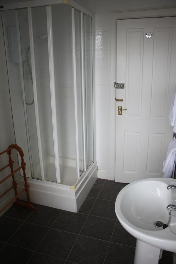 Twin Room with Private Bathroom