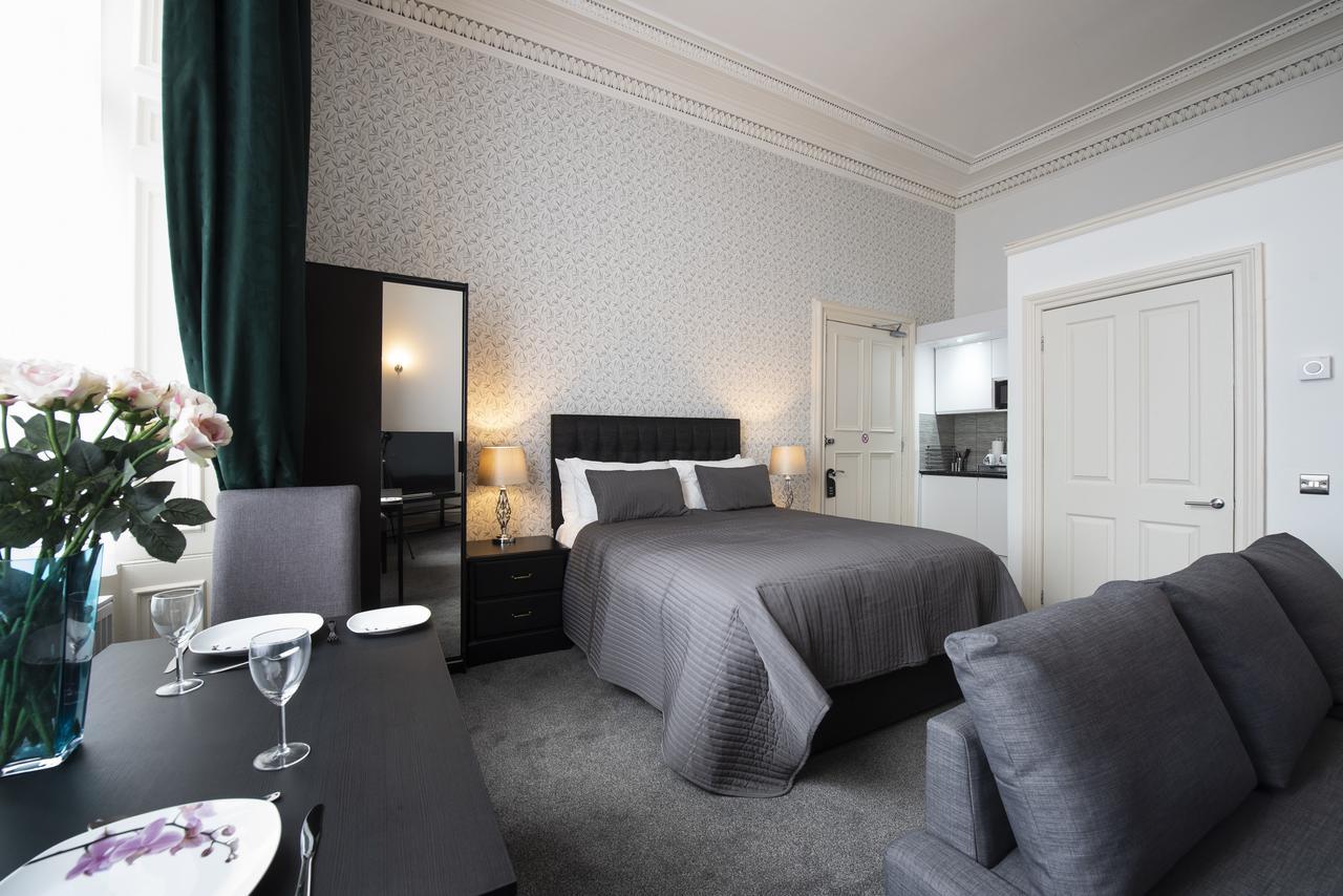 Luxury Suite,696843054:JPEG