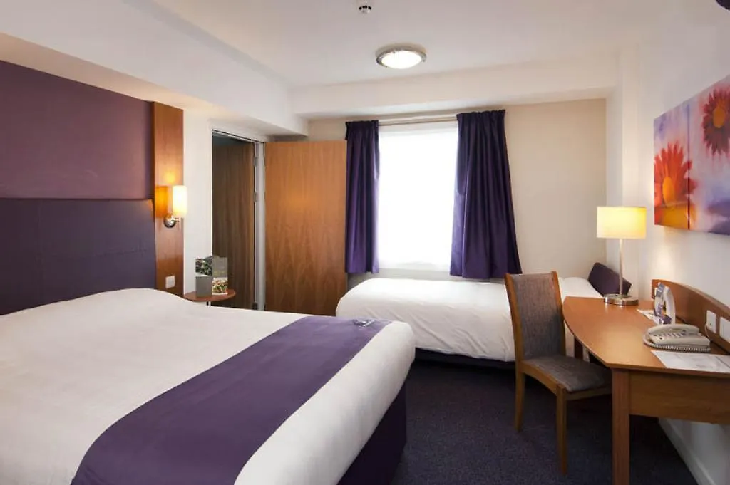 Premier Inn Edinburgh Central-1