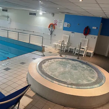 Holiday Inn Edinburgh Zoo By Ihg-3