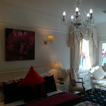 Aaran Lodge Guest House-3
